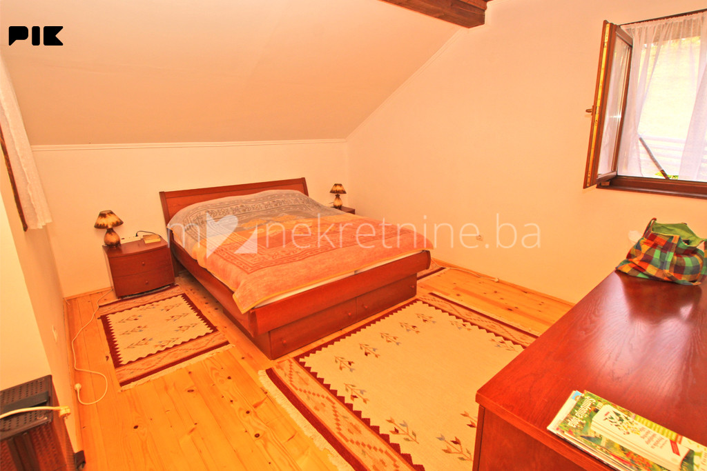 m2: Stari Grad / Čavljak / vikendica 160m2 na parceli 919m2 7