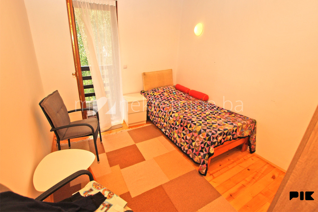 m2: Stari Grad / Čavljak / vikendica 160m2 na parceli 919m2 8