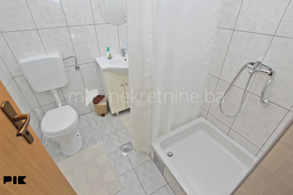 m2: Stari Grad / Čavljak / vikendica 160m2 na parceli 919m2 12