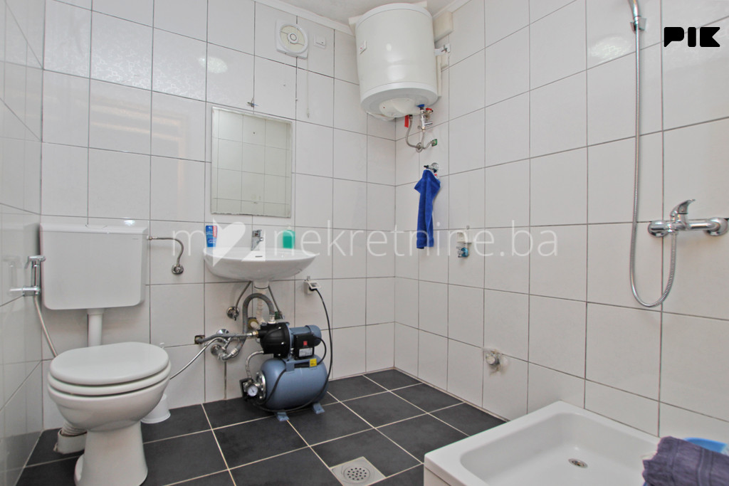 m2: Stari Grad / Čavljak / vikendica 160m2 na parceli 919m2 13