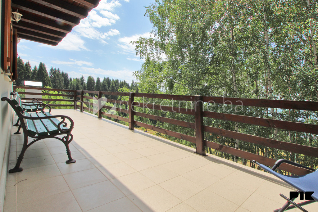 m2: Stari Grad / Čavljak / vikendica 160m2 na parceli 919m2 14