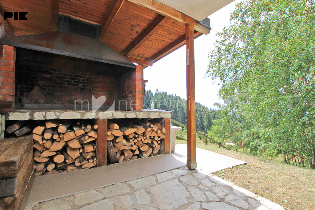 m2: Stari Grad / Čavljak / vikendica 160m2 na parceli 919m2 16