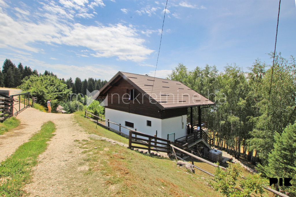 m2: Stari Grad / Čavljak / vikendica 160m2 na parceli 919m2 18