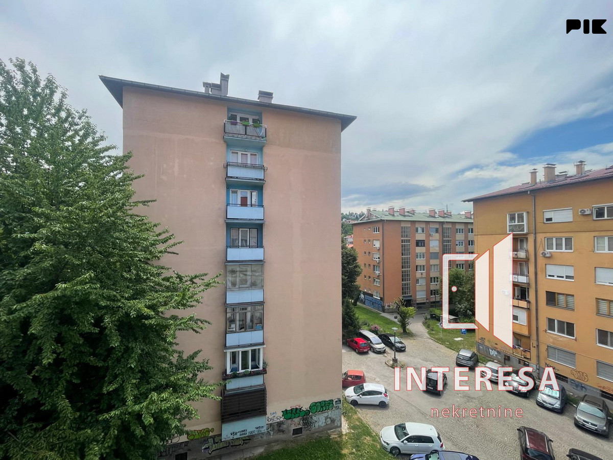 Dvostrano orijentisan dvosoban stan sa lođom, Grbavica photo 4