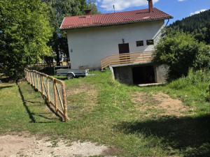 Kuća Pale sa 2 odvojena stana od po 100m2, garaža,1556m2 okućnice photo 4