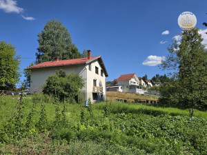 Kuća Pale sa 2 odvojena stana od po 100m2, garaža,1556m2 okućnice