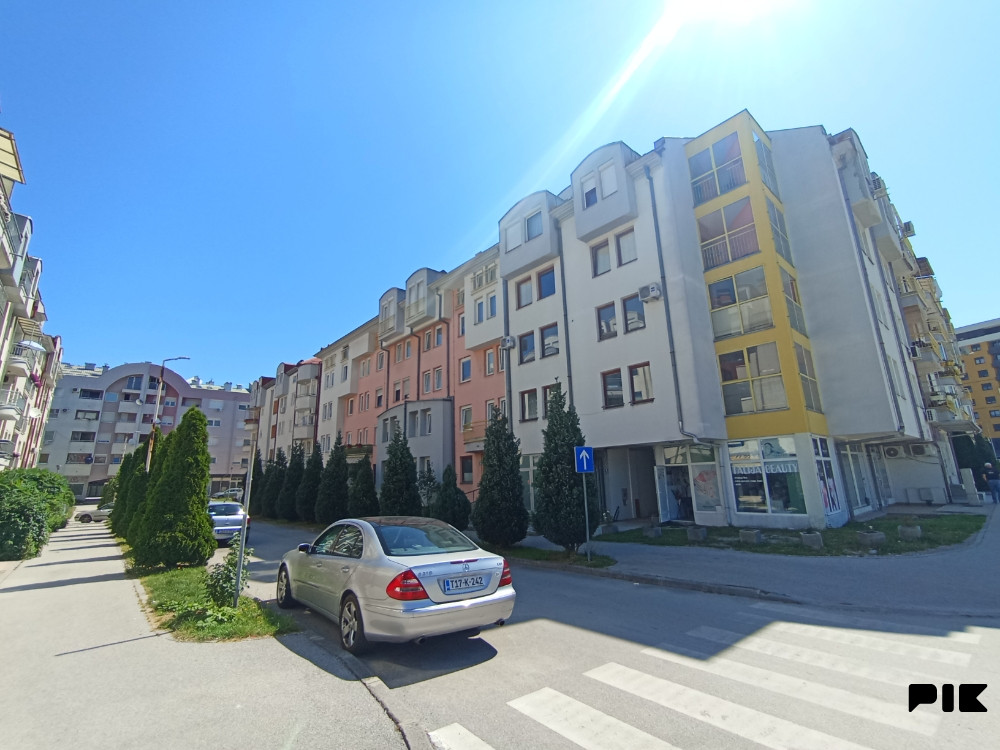 Stan 63 m2 Lukavica prizemlje