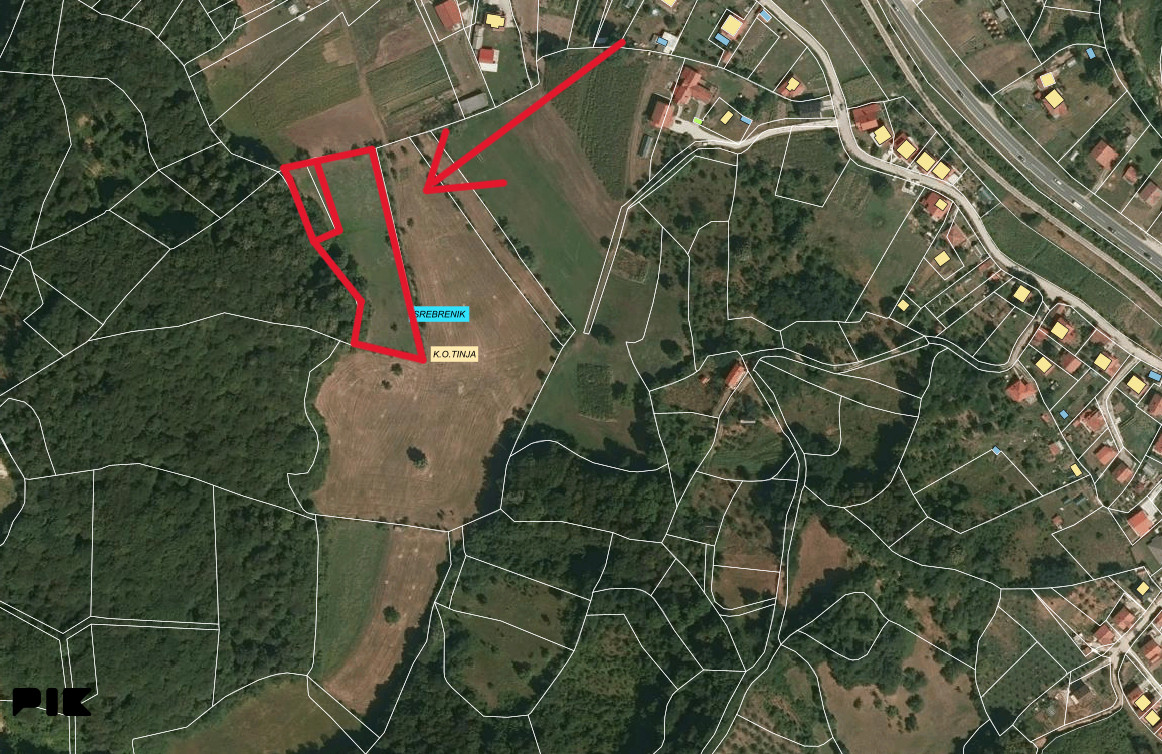 Zemljište u Tinji, površine 2667 m2 (suvlasnički udio od 1/2) 2