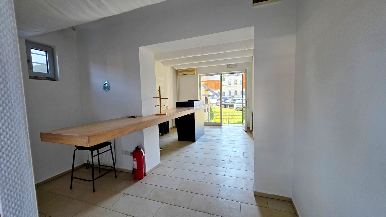 POSLOVNI PROSTOR |28m2|CENTAR |NIKOLE TESLA 4