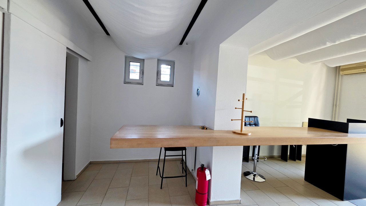 POSLOVNI PROSTOR |28m2|CENTAR |NIKOLE TESLA 5