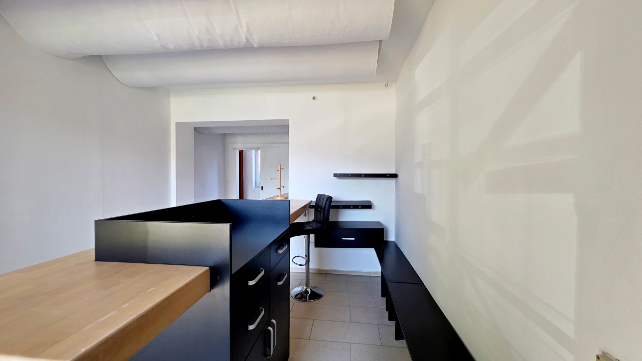POSLOVNI PROSTOR |28m2|CENTAR |NIKOLE TESLA 9