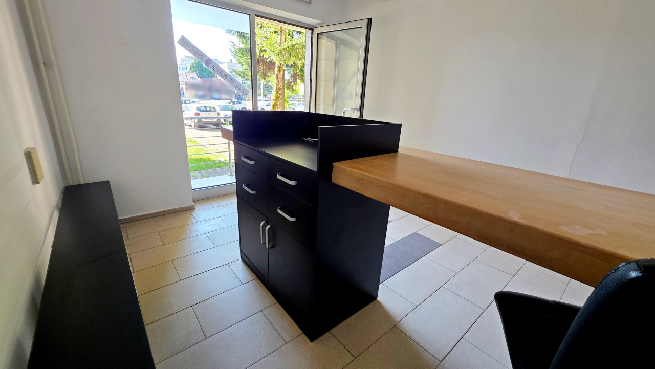 POSLOVNI PROSTOR |28m2|CENTAR |NIKOLE TESLA 10