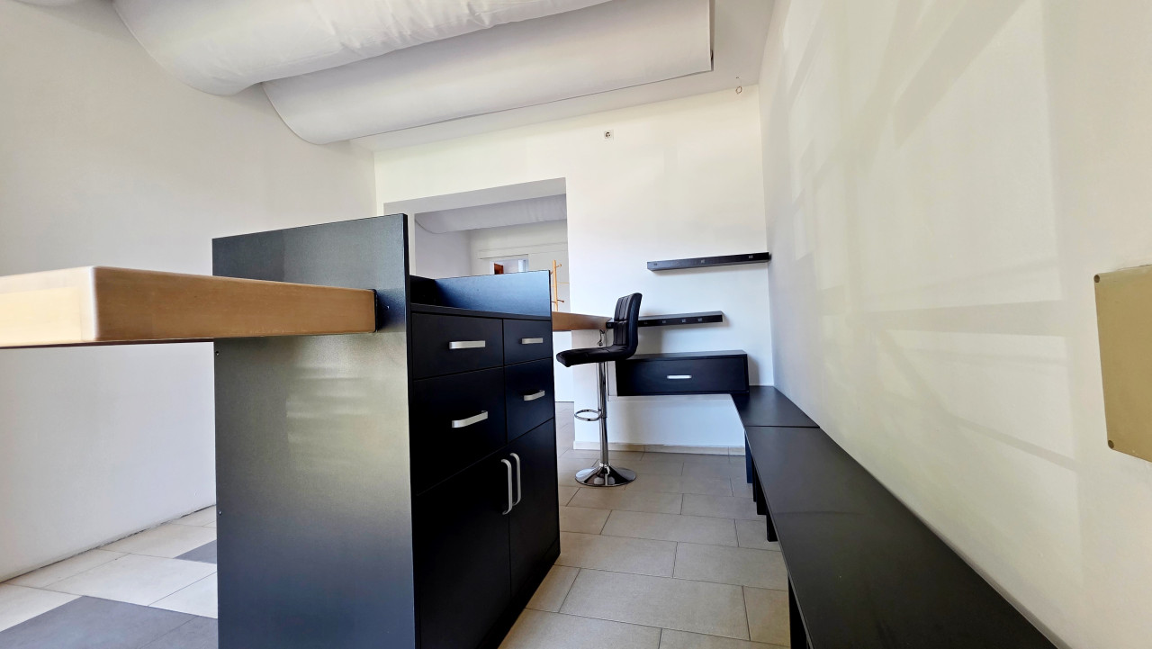 POSLOVNI PROSTOR |28m2|CENTAR |NIKOLE TESLA 11