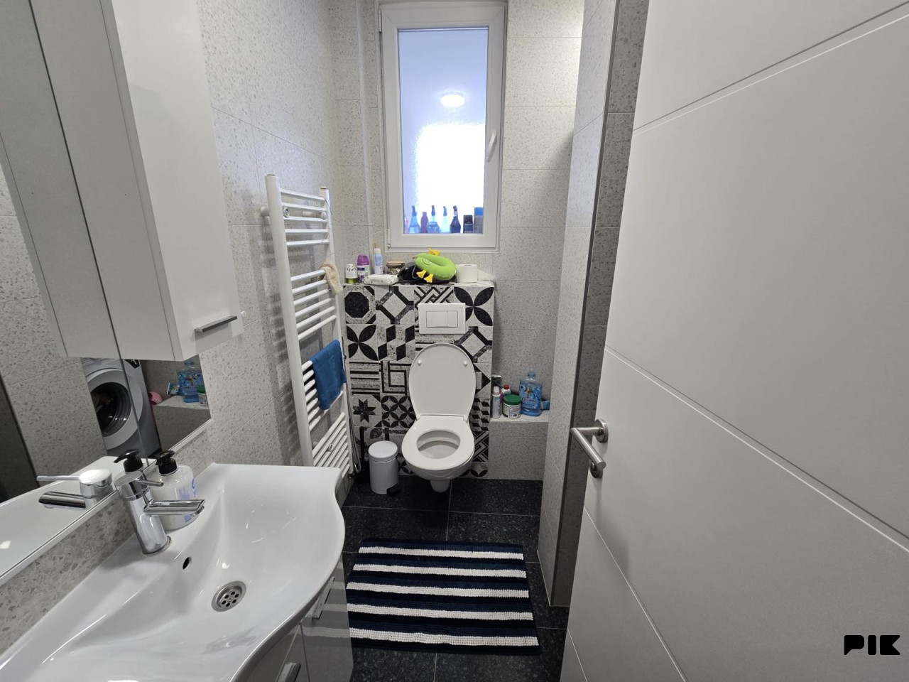 Luksuzan, opremljen penthouse na Dobrinji, s velikom terasom 15
