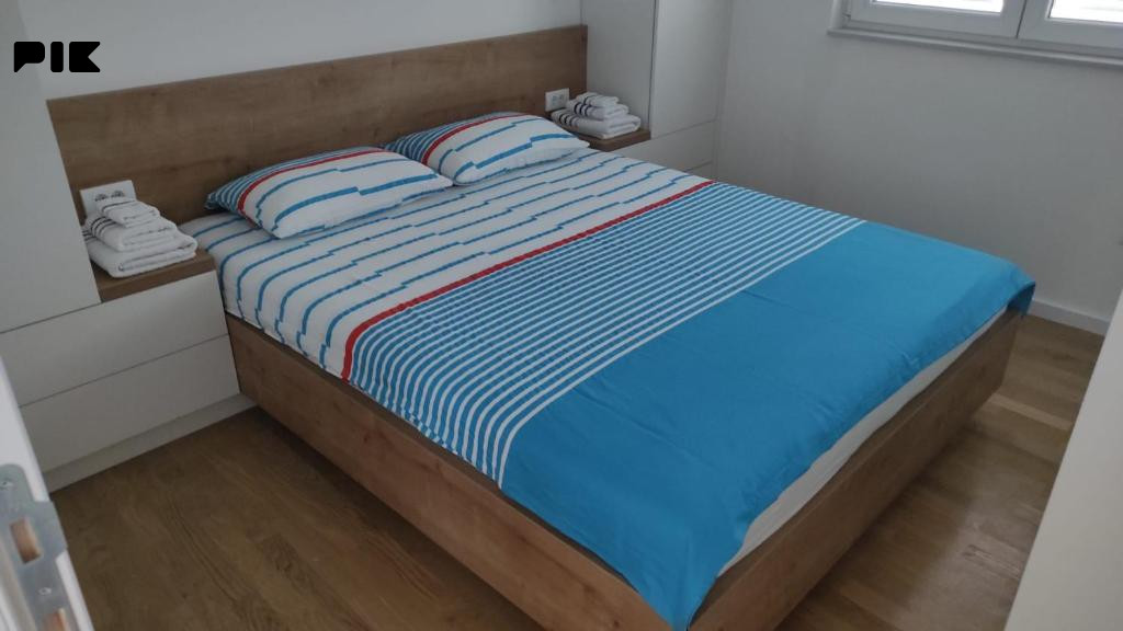 Luksuzan, opremljen penthouse na Dobrinji, s velikom terasom 13