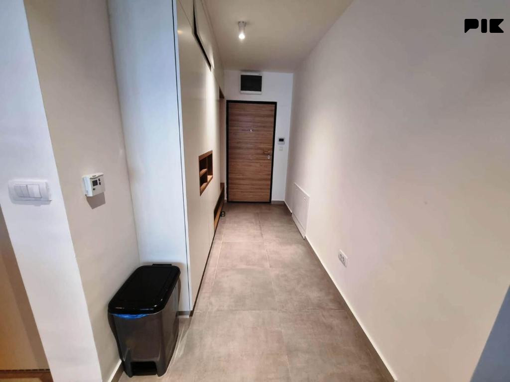 Luksuzan, opremljen penthouse na Dobrinji, s velikom terasom 17