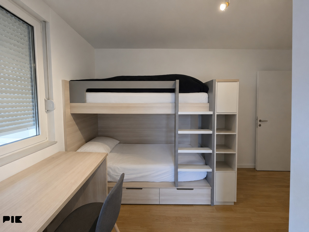 Luksuzan, opremljen penthouse na Dobrinji, s velikom terasom 10