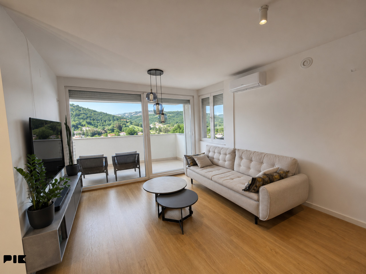 Luksuzan, opremljen penthouse na Dobrinji, s velikom terasom 3