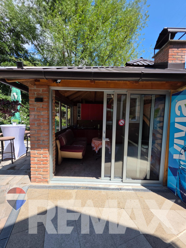 STAMBENO-POSLOVNI OBJEKAT - ŠUŠNJARI, LAKTAŠI 15