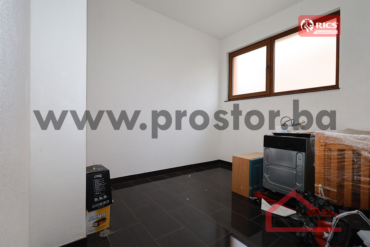 PROSTOR izdaje: Poslovni prostor, 110m2, Stup 5