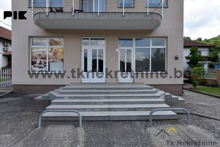 SOLINA - Poslovni prostor površine 100 m2, pored Osnovne škole