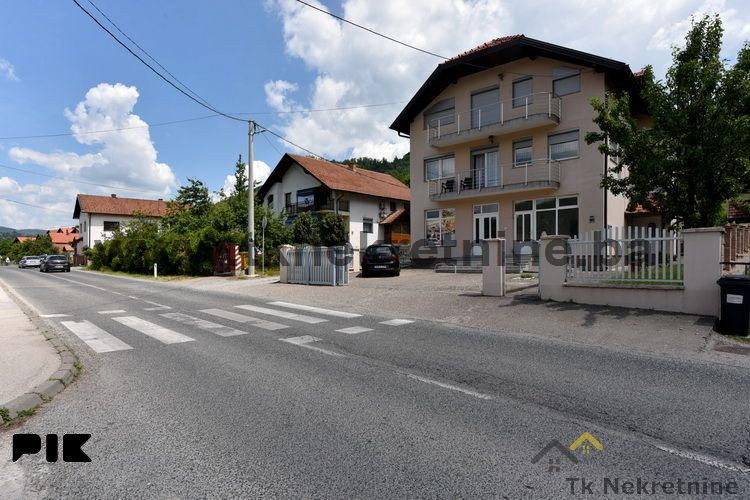 SOLINA - Poslovni prostor površine 100 m2, pored Osnovne škole 3