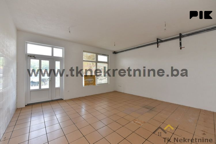 SOLINA - Poslovni prostor površine 100 m2, pored Osnovne škole 5