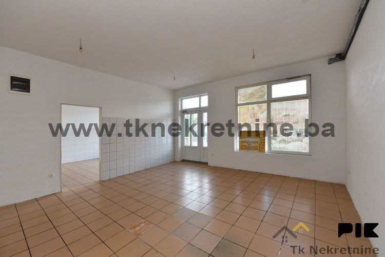 SOLINA - Poslovni prostor površine 100 m2, pored Osnovne škole 7
