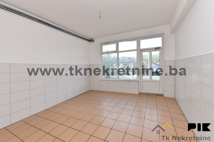 SOLINA - Poslovni prostor površine 100 m2, pored Osnovne škole 9