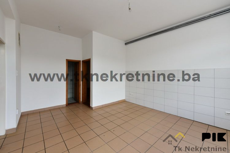 SOLINA - Poslovni prostor površine 100 m2, pored Osnovne škole 11
