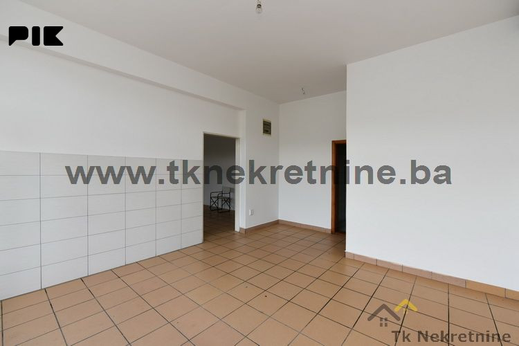 SOLINA - Poslovni prostor površine 100 m2, pored Osnovne škole 10