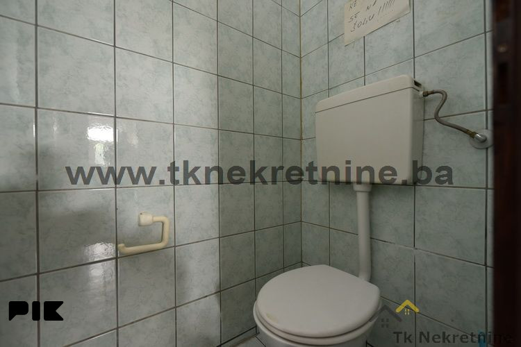 SOLINA - Poslovni prostor površine 100 m2, pored Osnovne škole 18