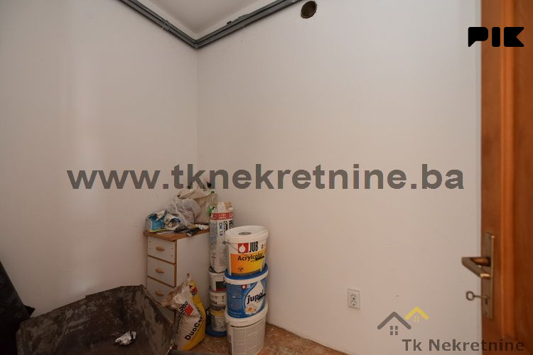 SOLINA - Poslovni prostor površine 100 m2, pored Osnovne škole 20