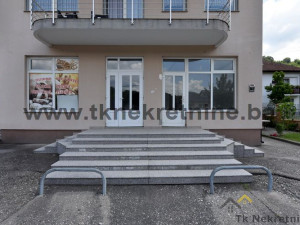 SOLINA - Poslovni prostor površine 100 m2, pored Osnovne škole