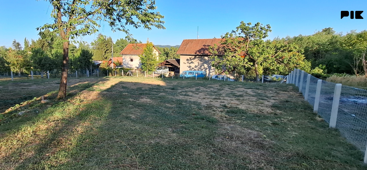Zemljište sa vikendicom - Krčmarice