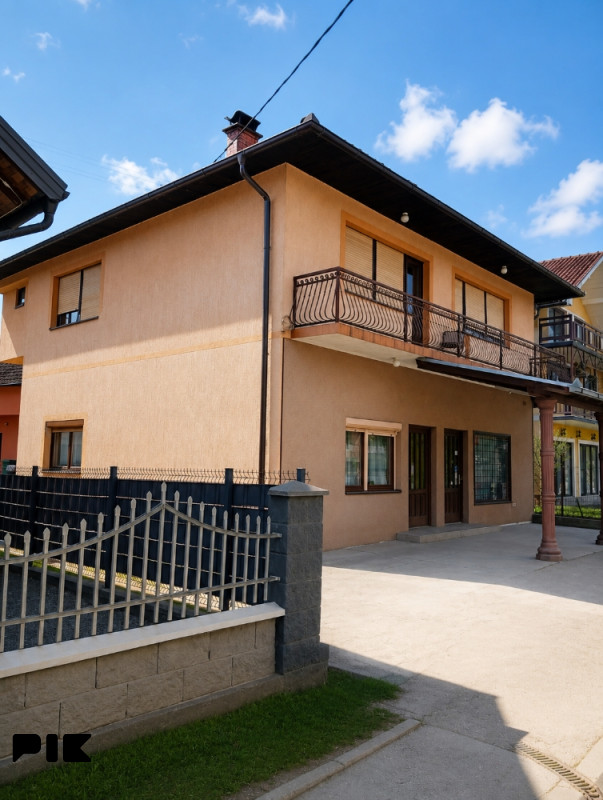 Kuća Turija (Lukavac) - 180 m2 + 60 m2 poslovni prostor