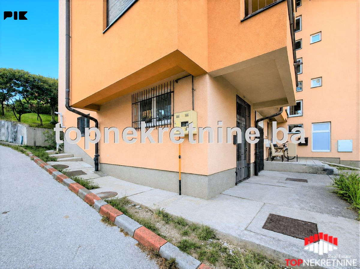 Višenamjenski poslovni prostor od 68m2 na Šipu 11