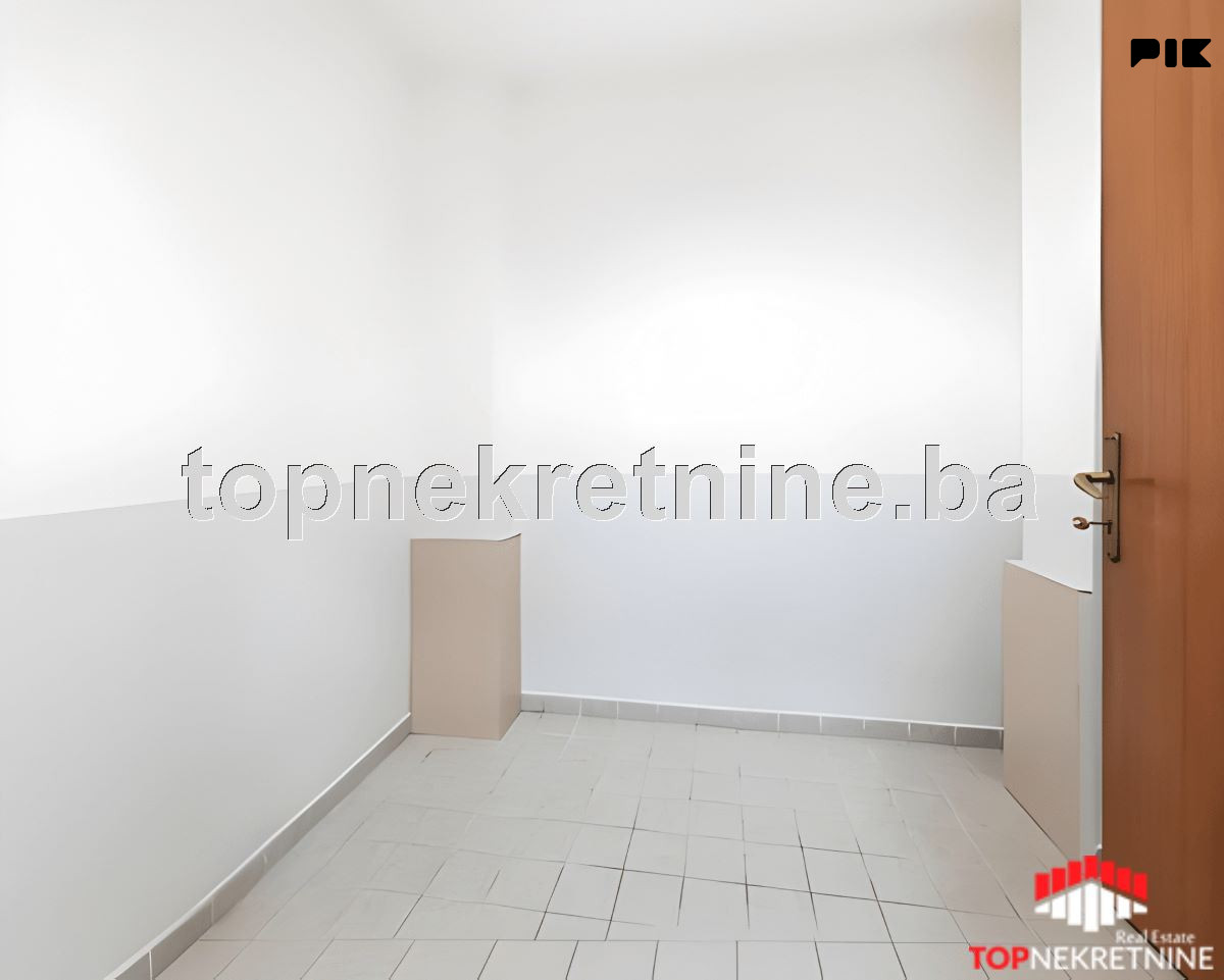 Višenamjenski poslovni prostor od 68m2 na Šipu 4