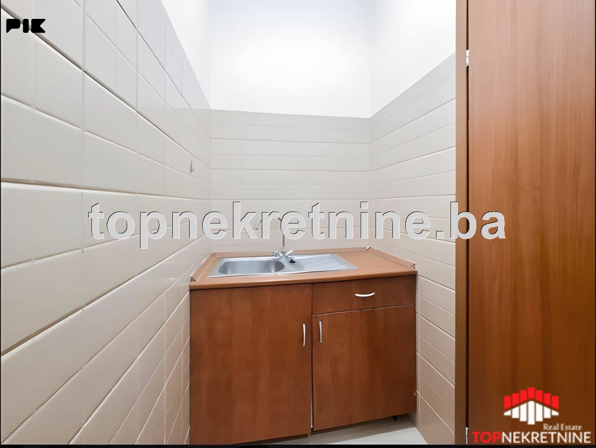 Višenamjenski poslovni prostor od 68m2 na Šipu 6