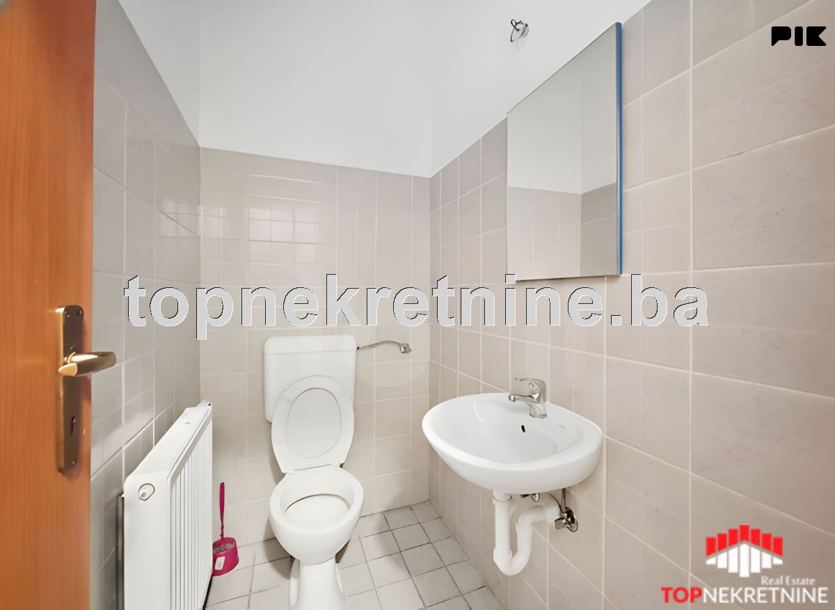 Višenamjenski poslovni prostor od 68m2 na Šipu 9