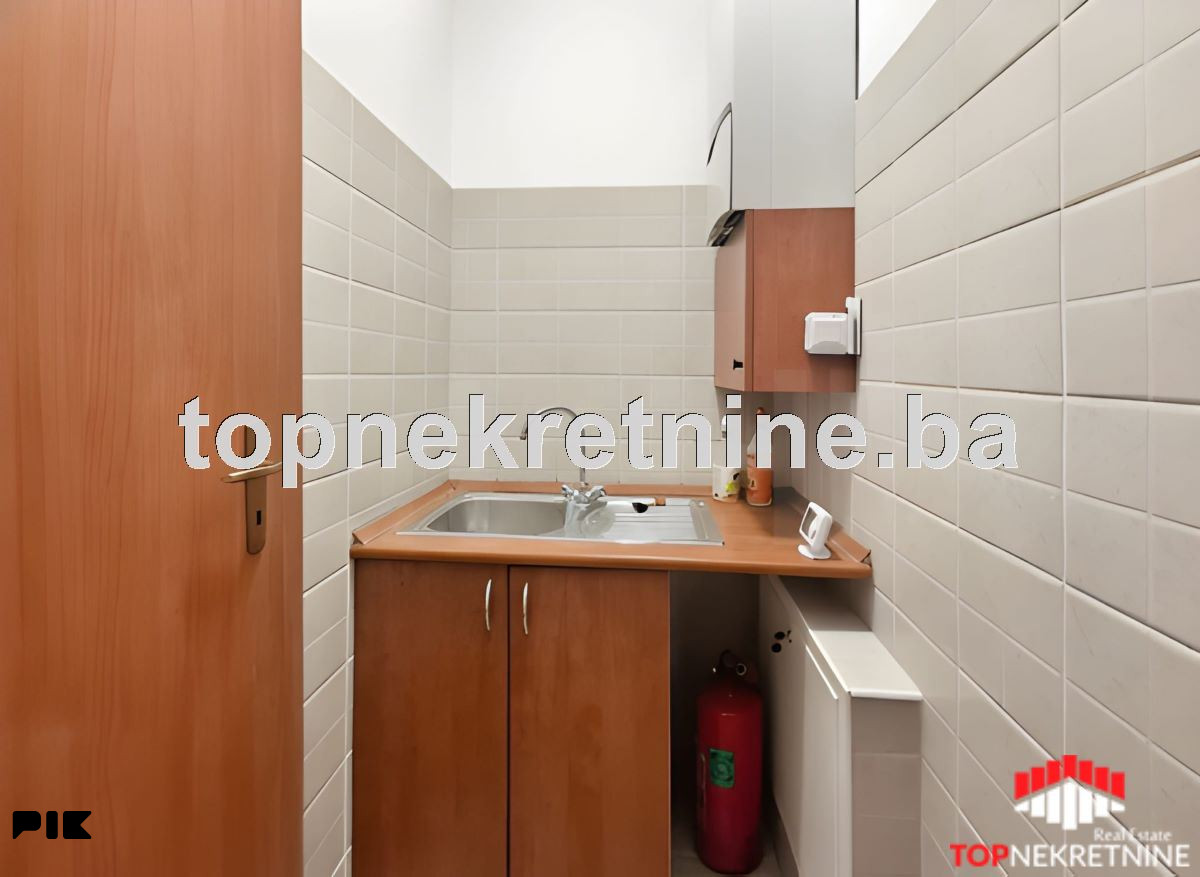 Višenamjenski poslovni prostor od 68m2 na Šipu 10