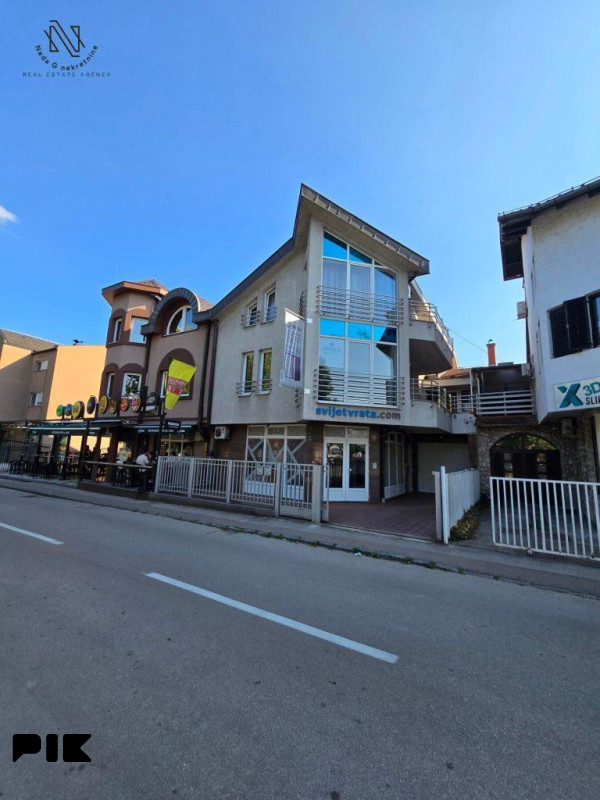Četvorosoban, namješten stan kod Gimnazije- NAJAM 19