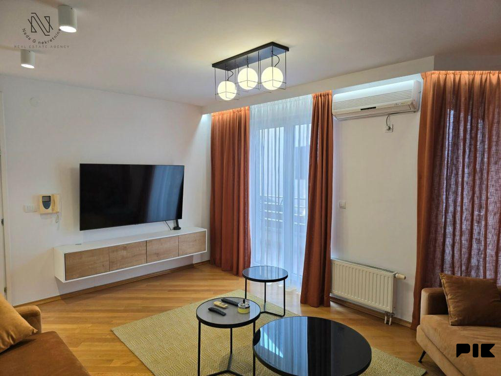 Četvorosoban, namješten stan kod Gimnazije- NAJAM 5
