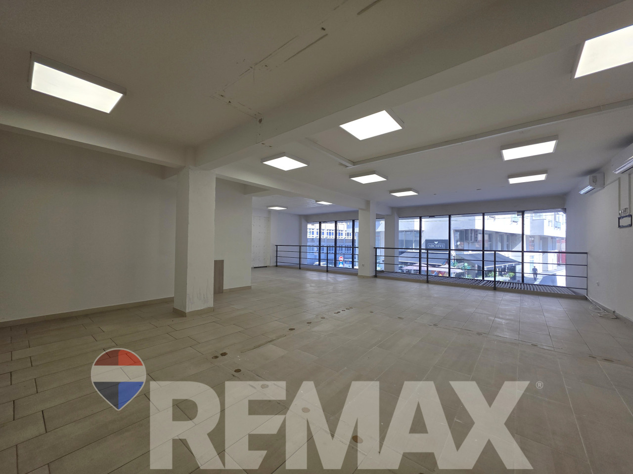Poslovni prostor u centru | 175 m2 | 2 etaže | 4 parking mjesta