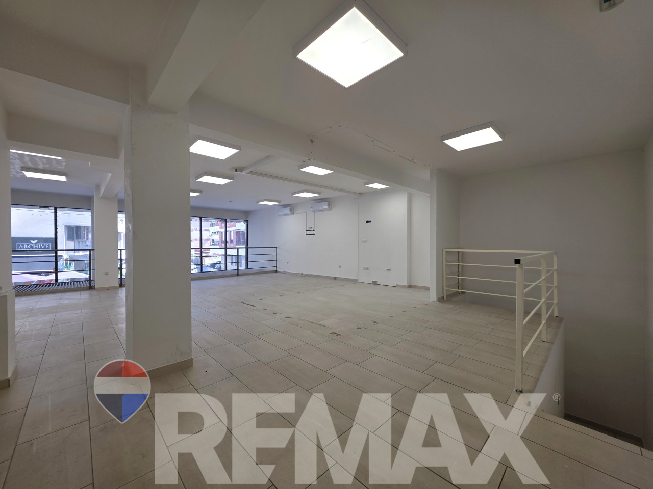 Poslovni prostor u centru | 175 m2 | 2 etaže | 4 parking mjesta 2