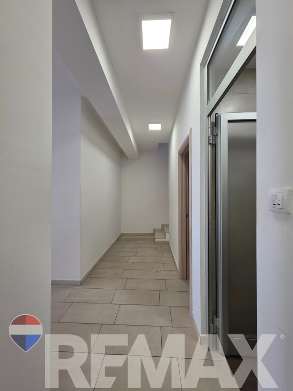 Poslovni prostor u centru | 175 m2 | 2 etaže | 4 parking mjesta 11