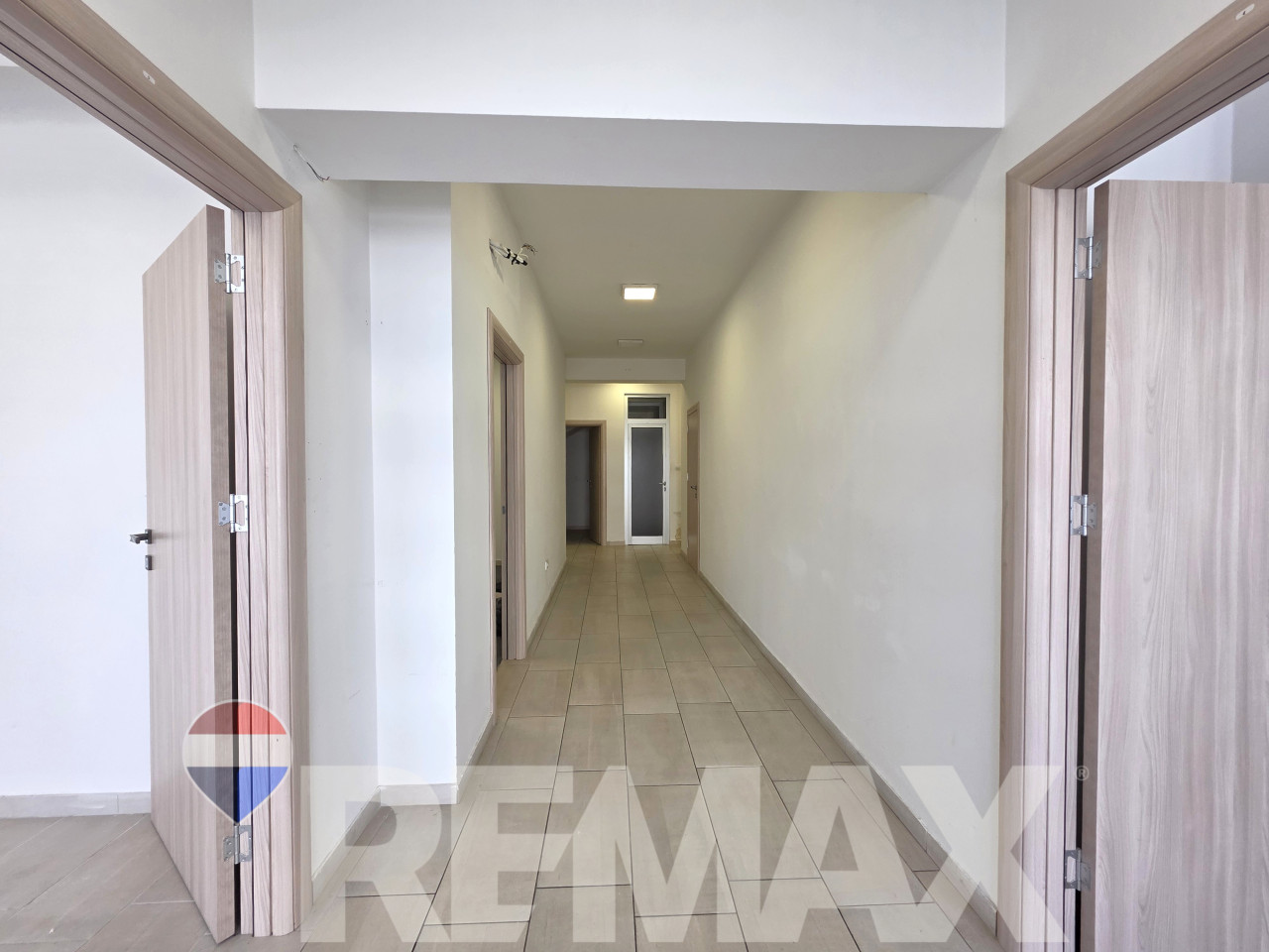Poslovni prostor u centru | 175 m2 | 2 etaže | 4 parking mjesta 12