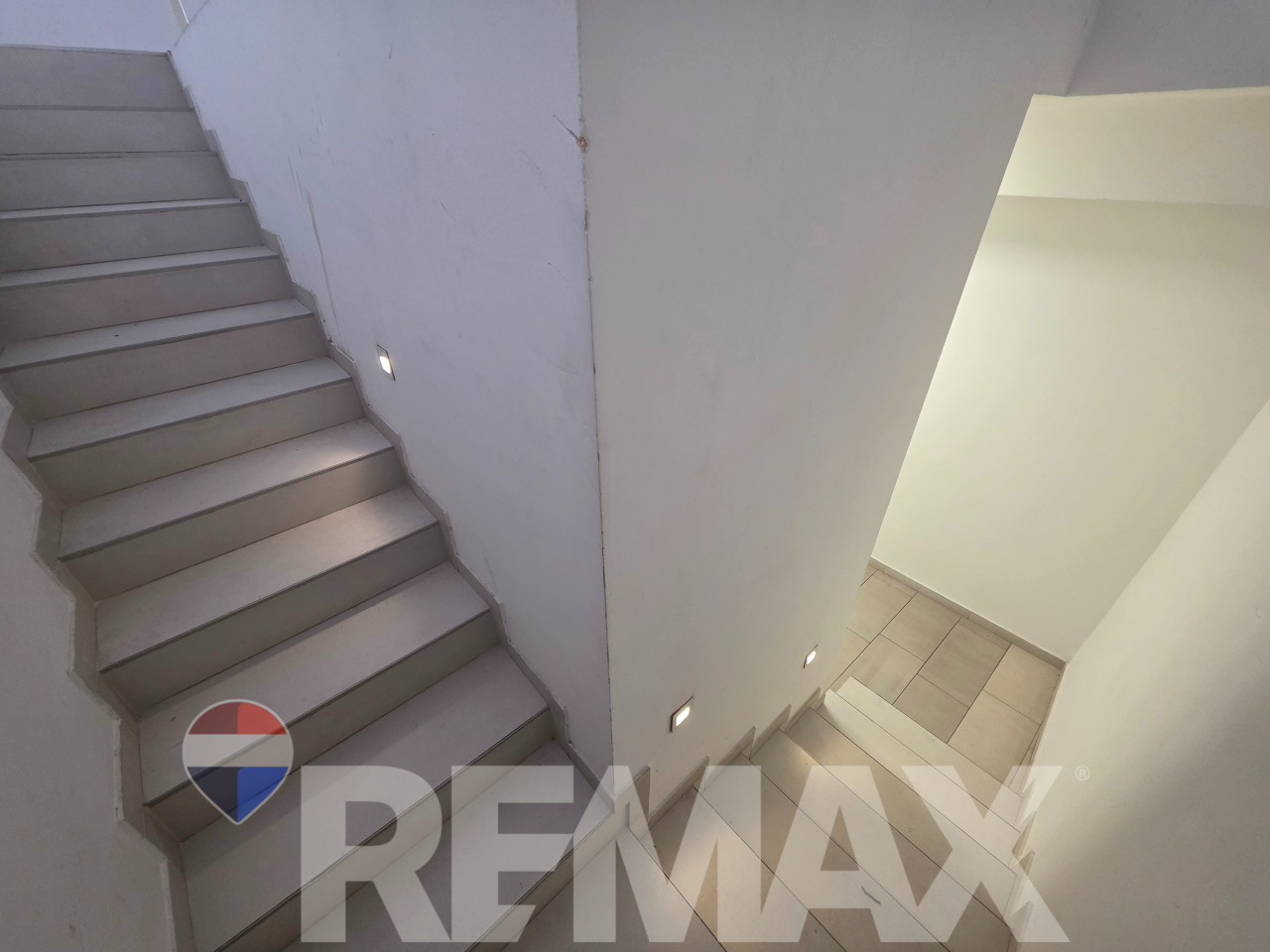 Poslovni prostor u centru | 175 m2 | 2 etaže | 4 parking mjesta 13