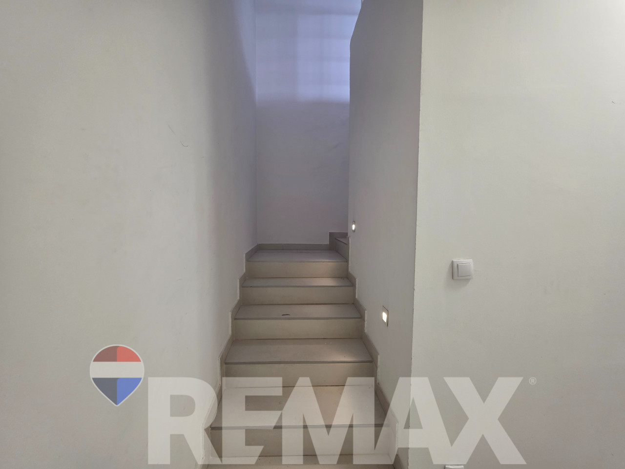 Poslovni prostor u centru | 175 m2 | 2 etaže | 4 parking mjesta 14