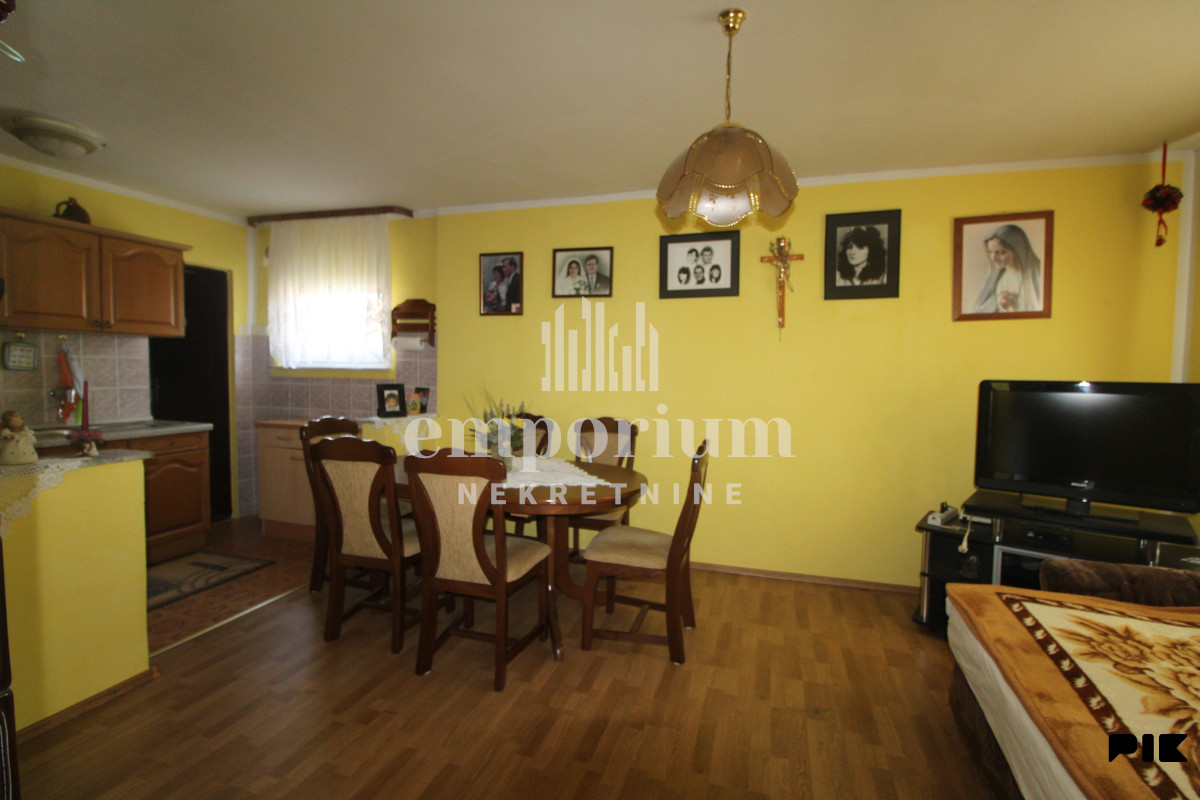 Useljiva kuća površine 80 m2 sa placem od 3.478 m2 ID: 2766/BN 3